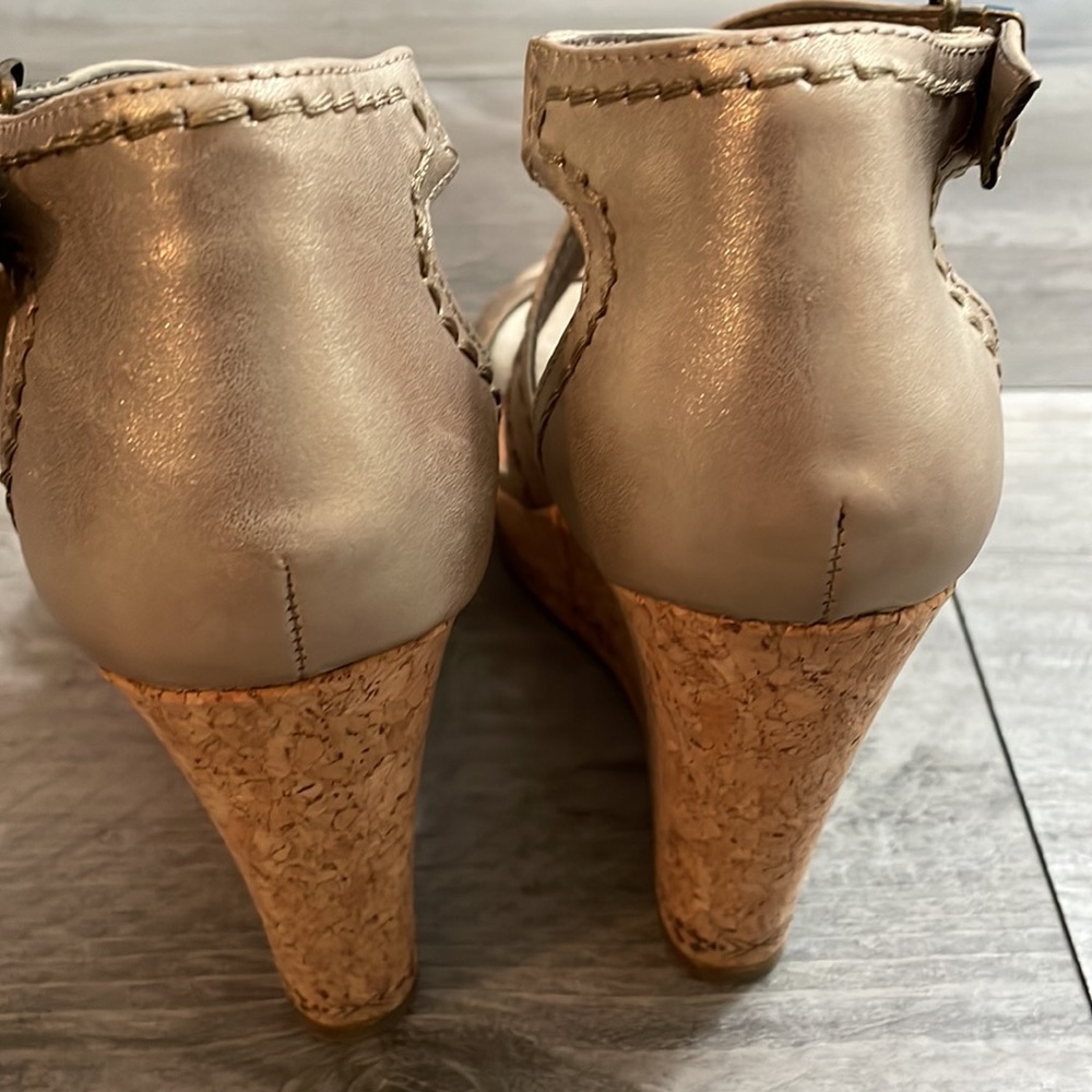 Sugar, bronze/gold wedges, size 8M, perfect condition - Picture 3 of 8